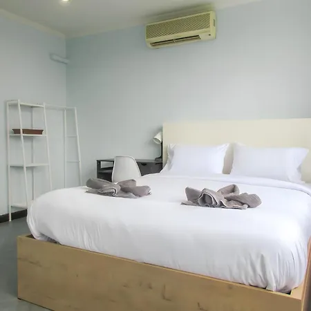 420 Hostel - Ekkamai Buds & Beds Bangkok Exterior photo