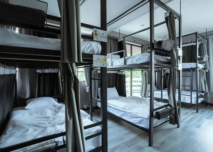 420 Hostel - Ekkamai Buds & Beds
